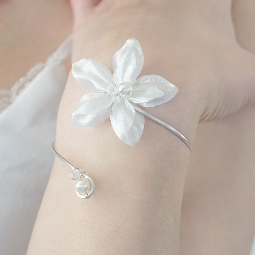 bracelet cérémonie de mariage à fleur