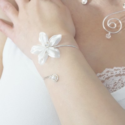 bracelet cérémonie de mariée à fleur