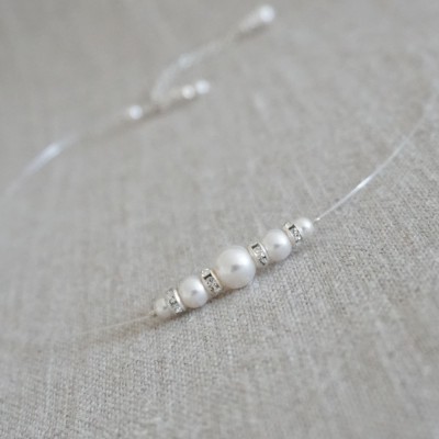 collier de cérémonie avec perles et strass